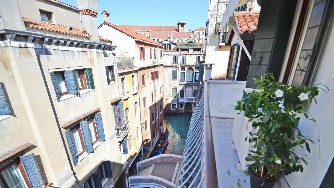Ai Bareteri Luxury Canal View Venecia Italia