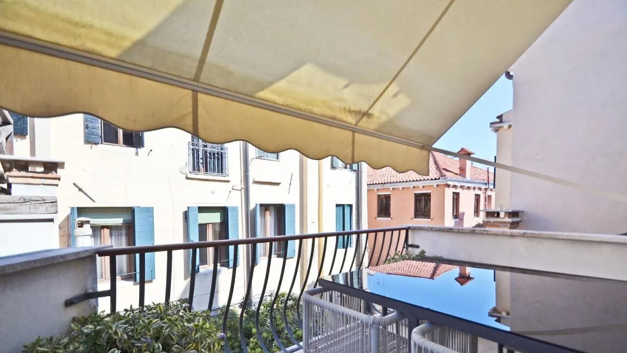 Ai Bareteri Luxury Canal View Venecia