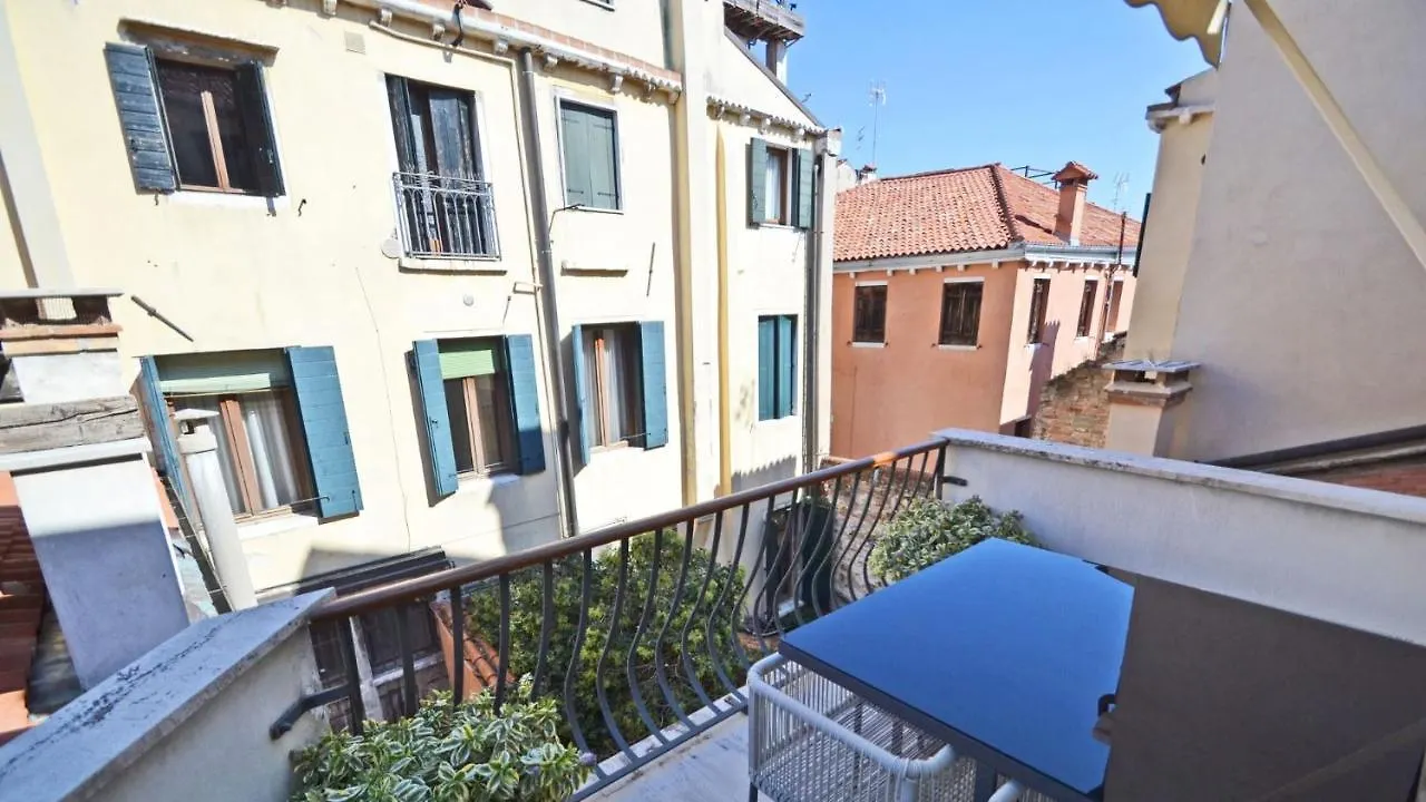 Ai Bareteri Luxury Canal View Venecia
